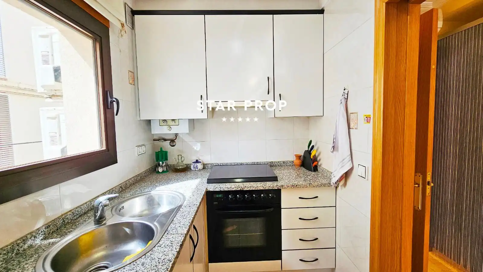 Cuina de Casa o xalet en venda en Colera amb Aire condicionat, Calefacció i Terrassa