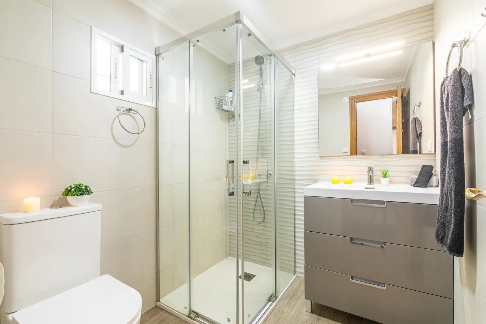 Baño de Piso en venta en Elche / Elx con Balcón