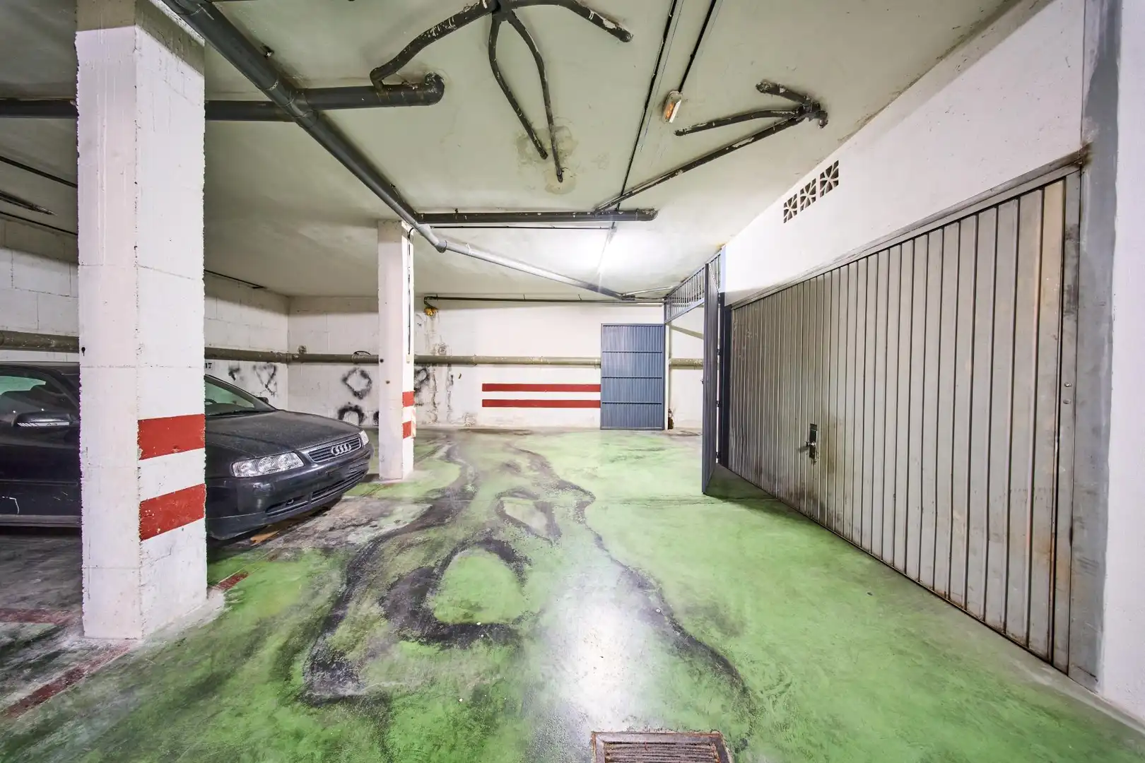 Parkplatz von Garage zum Verkauf in La Zubia