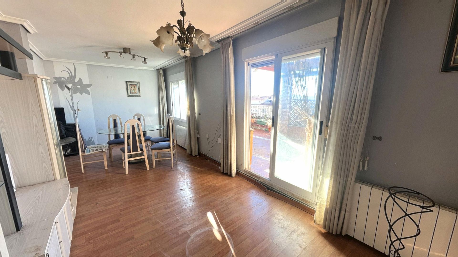 Menjador de Àtic en venda en Utiel amb Calefacció, Terrassa i Moblat