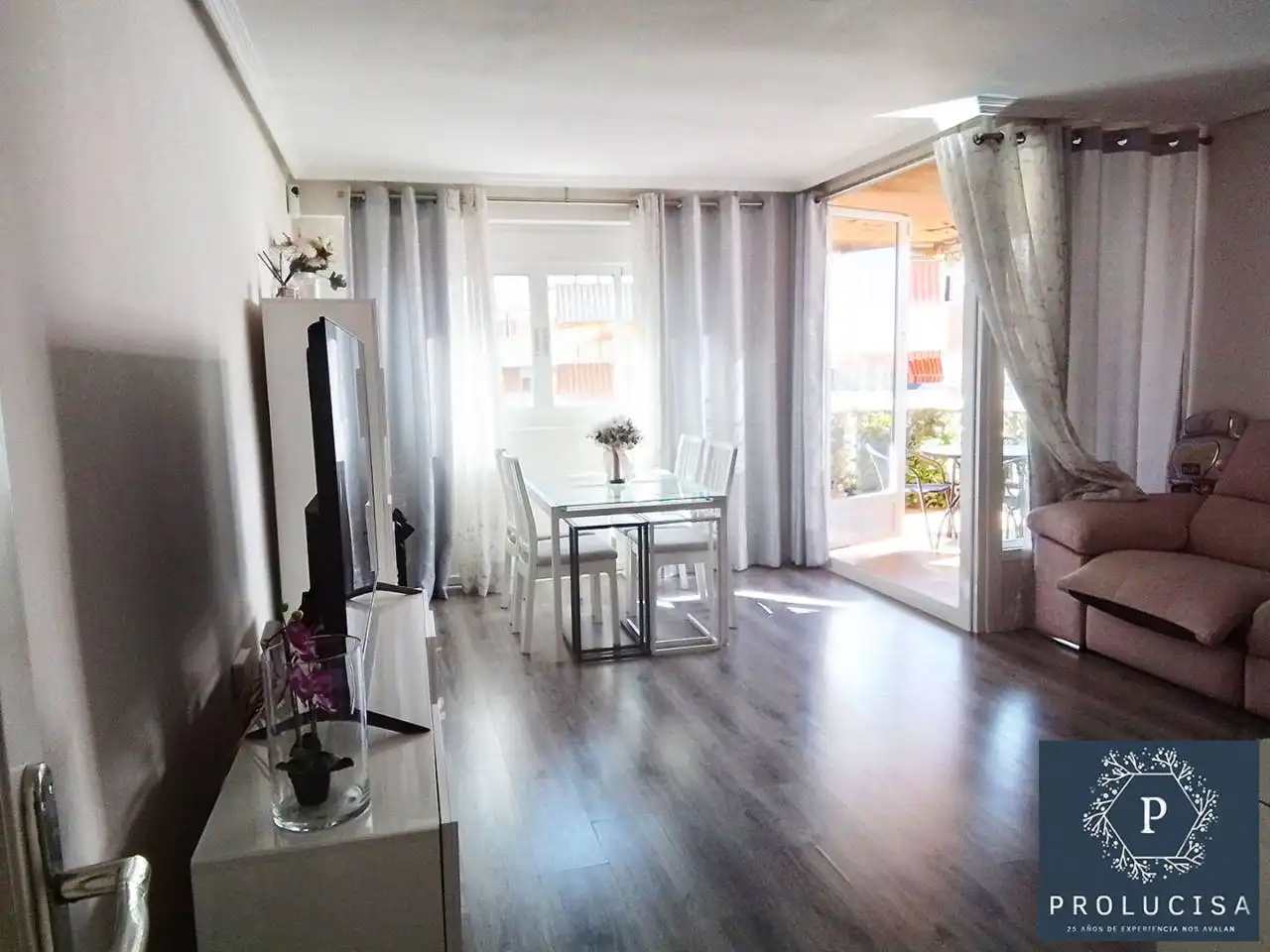 Living room of Flat for sale in Móstoles  with Air Conditioner, Heating and Terrace