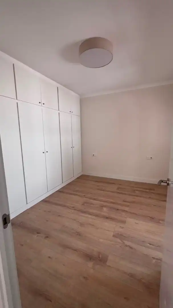 Habitación de Piso en venta en Girona con Parquet, Horno y Balcón