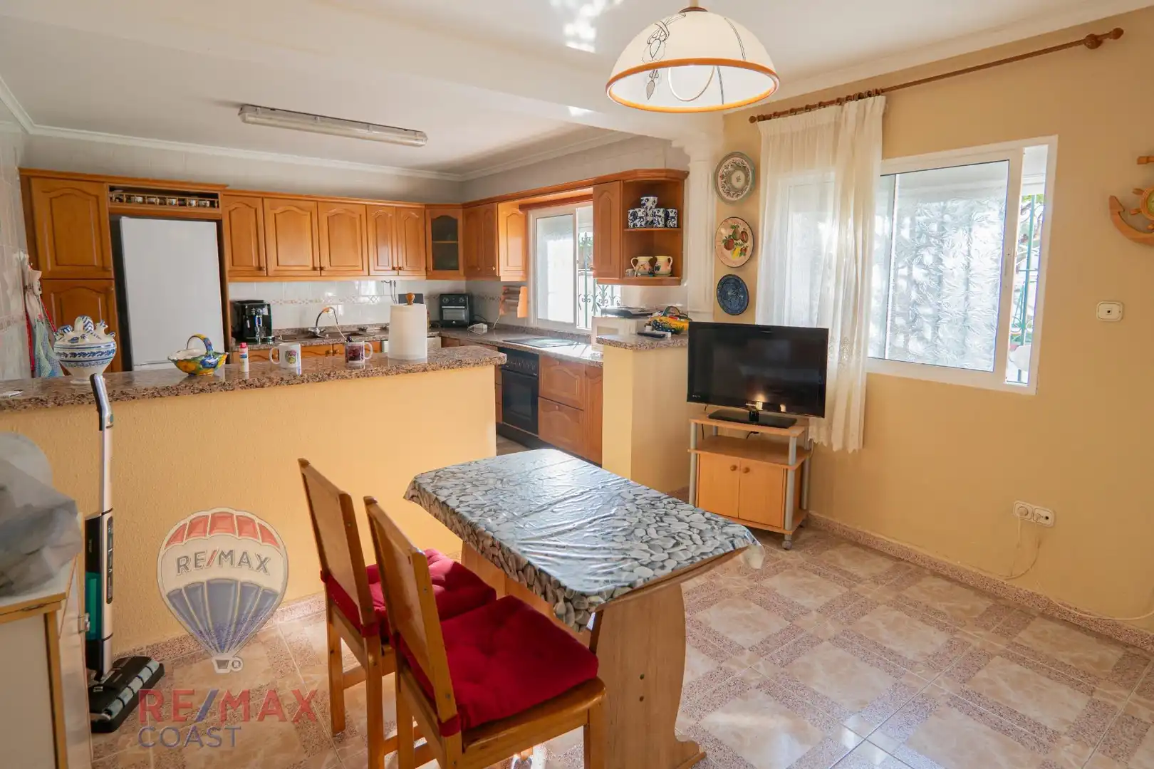 Cocina de Casa o chalet en venta en Rincón de la Victoria con Jardín privado, Terraza y Piscina