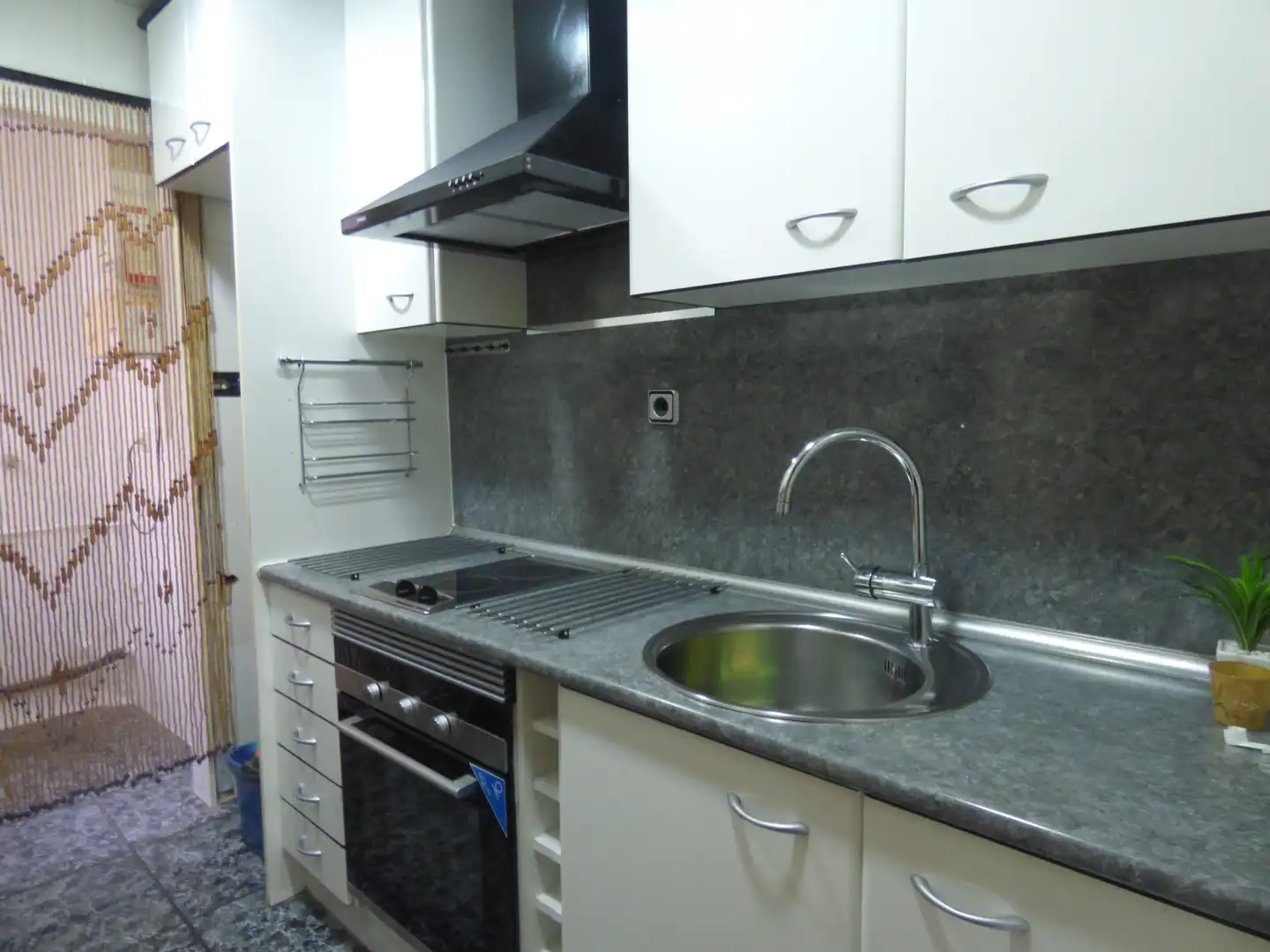Cocina de Piso en venta en Cerdanyola del Vallès con Calefacción, Horno y Balcón