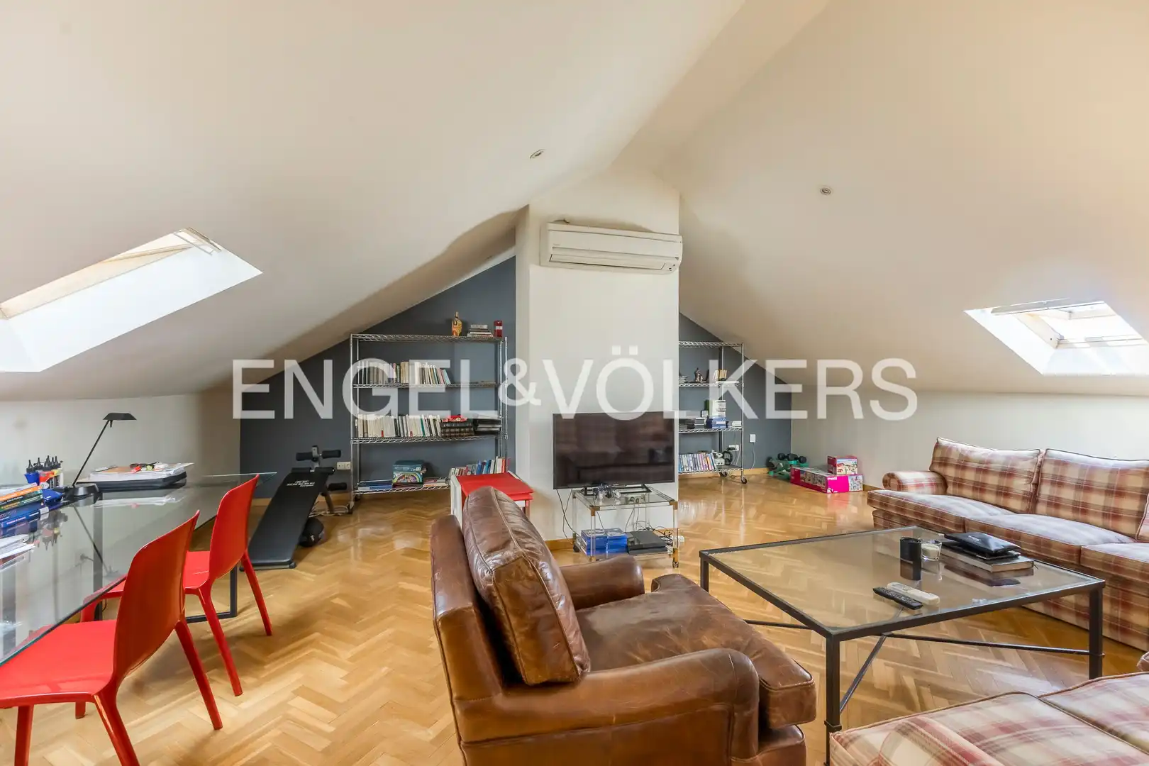 Living room of Detached homes for sale in Madrid  with Air Conditioner, Heating and Private garden