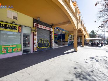 Local comercial en venda a Avenida Avenida Juan Pablo II 92
