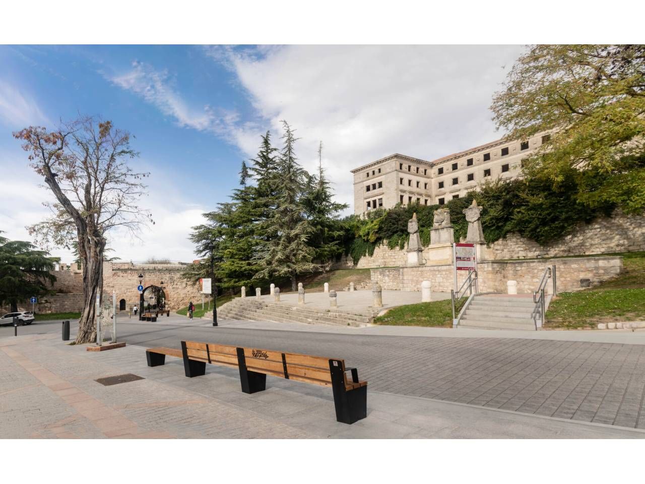 Vista exterior de Piso en venta en Burgos Capital con Calefacción, Jardín privado y Parquet