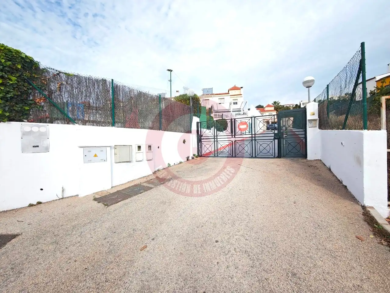 Vista exterior de Casa adosada en venda en Vélez-Málaga amb Aire condicionat, Terrassa i Moblat