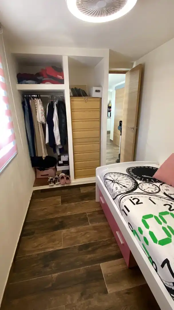 Dormitori de Casa o xalet en venda en La Pobla de Vallbona amb Aire condicionat, Terrassa i Piscina comunitària
