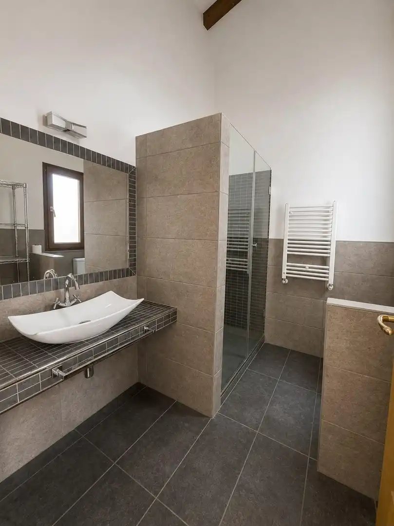 Baño de Casa adosada en venta en Riotuerto con Calefacción y Terraza