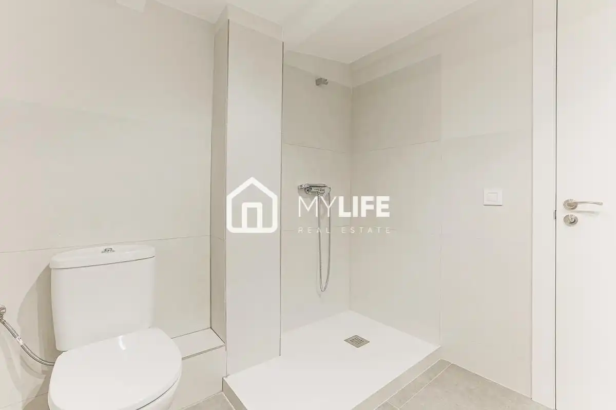 Baño de Planta baja en venta en Barcelona con Aire acondicionado y Parquet