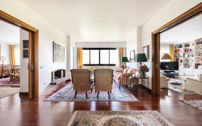 Living room of Flat for sale in  Madrid Capital  with Air Conditioner and Swimming Pool