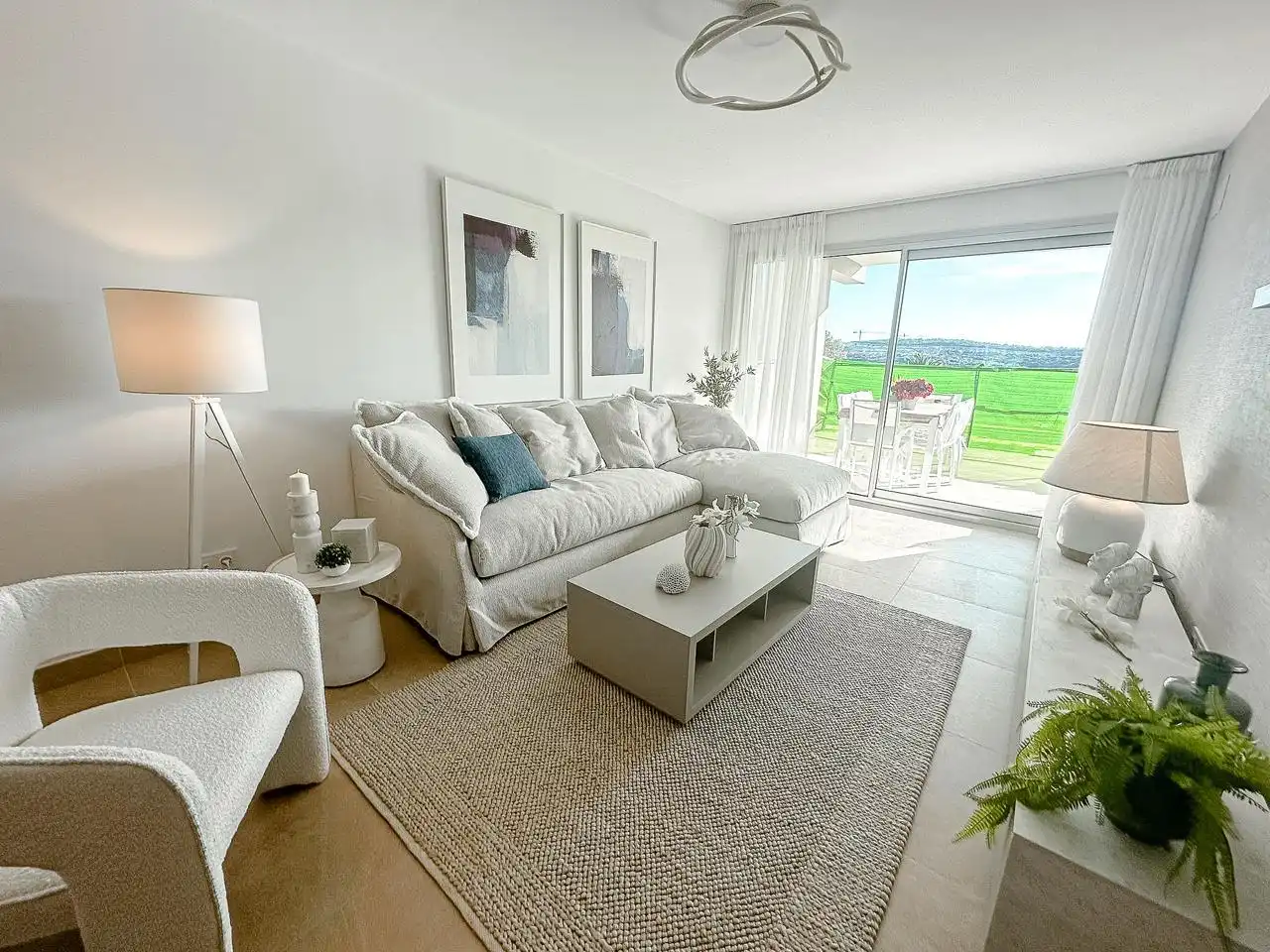 Sala d'estar de Apartament en venda en Estepona amb Aire condicionat, Calefacció i Terrassa