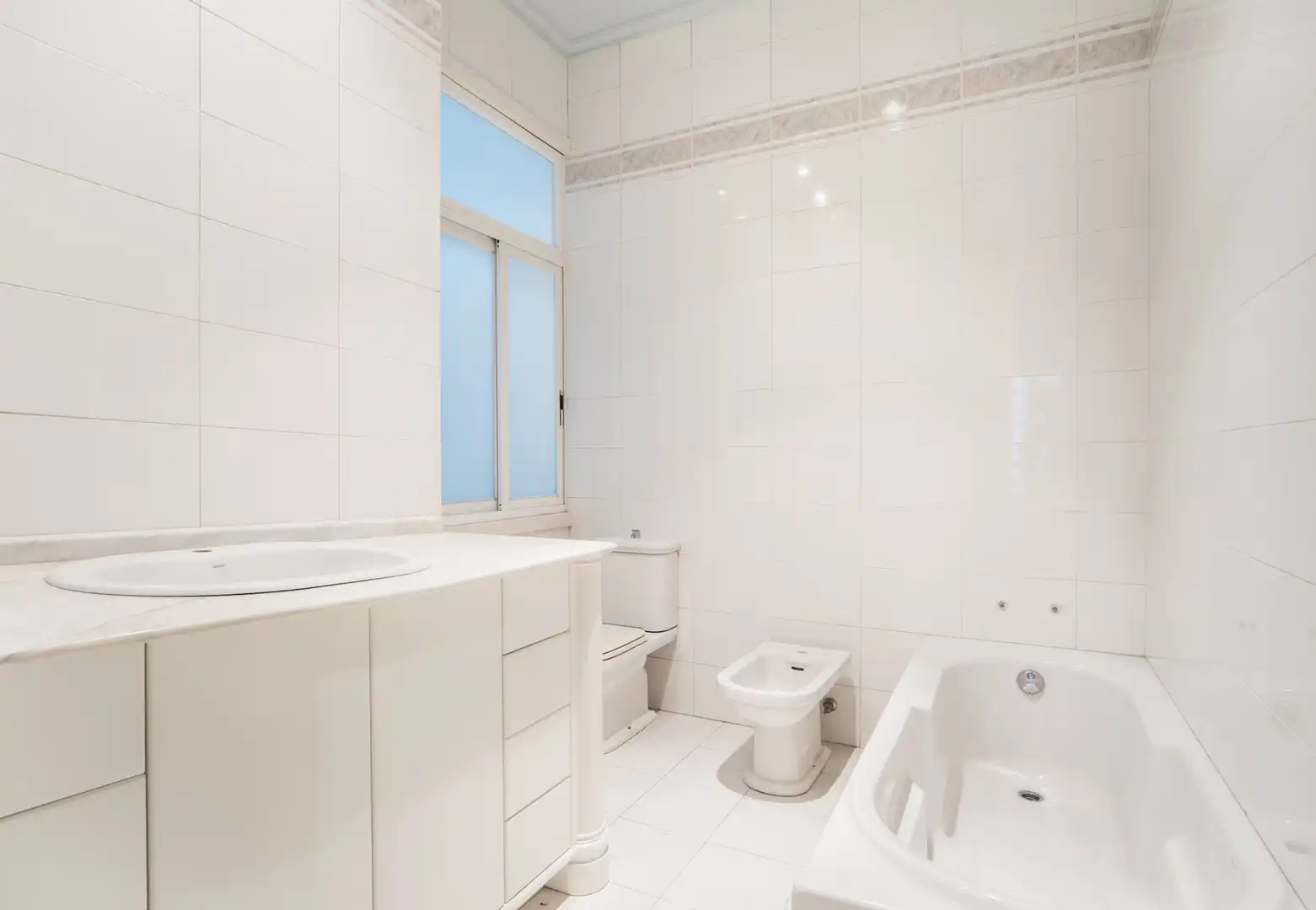 Bathroom of Flat for sale in A Coruña Capital   with Heating, Storage room and Balcony