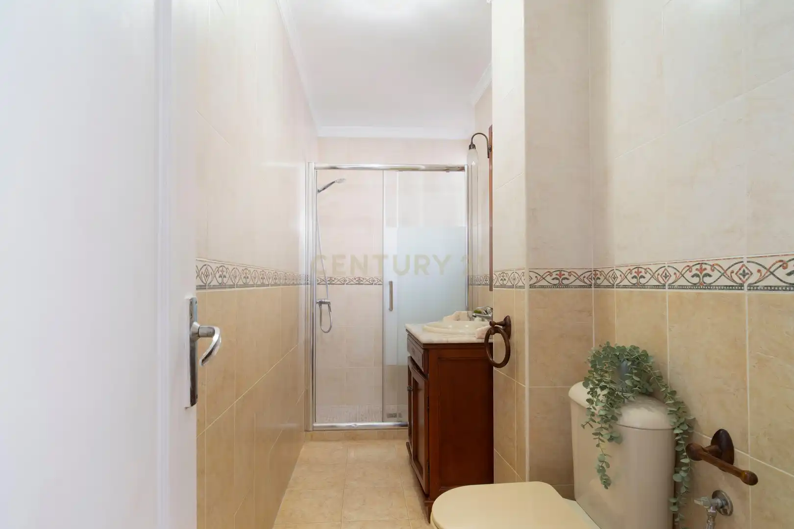 Badezimmer von Wohnung zum Verkauf in Marbella mit Balkon und Alarm