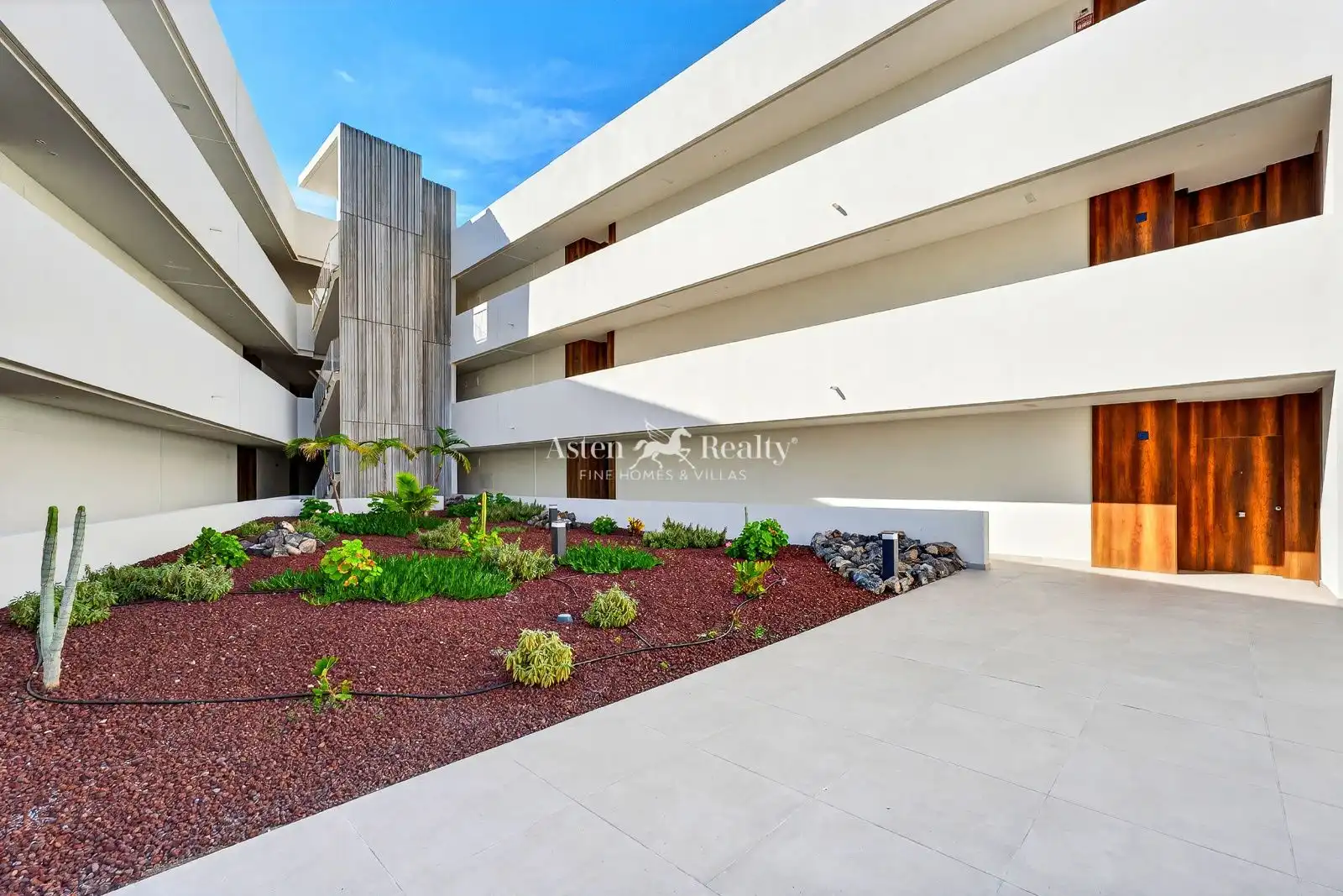 Vista exterior de Apartament en venda en Adeje amb Aire condicionat, Terrassa i Traster