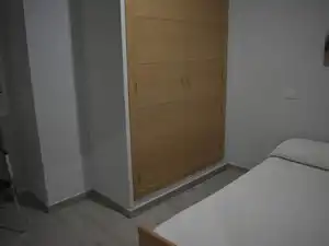 Dormitori de Pis de lloguer en Ciudad Real amb Moblat i Balcó