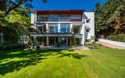 Vista exterior de Casa o xalet en venda en Villanueva de la Cañada amb Aire condicionat i Piscina