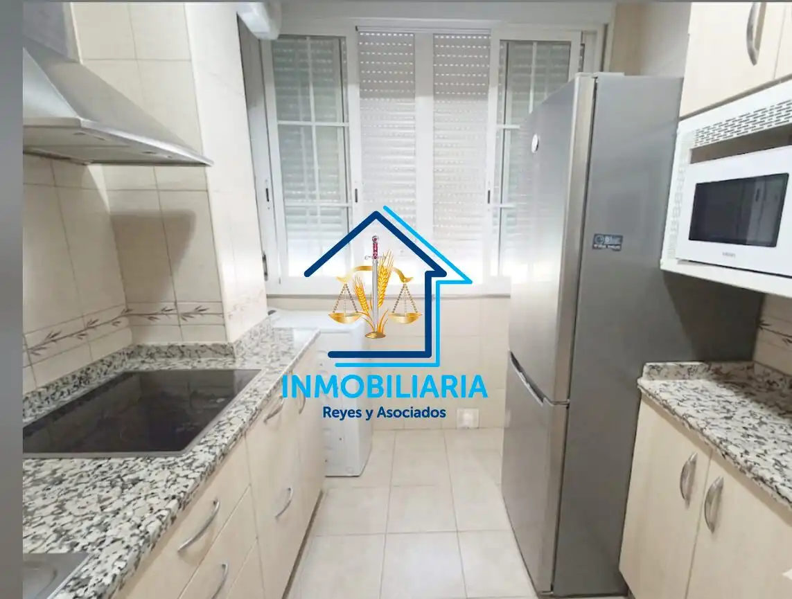 Küche von Wohnung zum Verkauf in Córdoba mit Klimaanlage, Terrasse und Möbliert