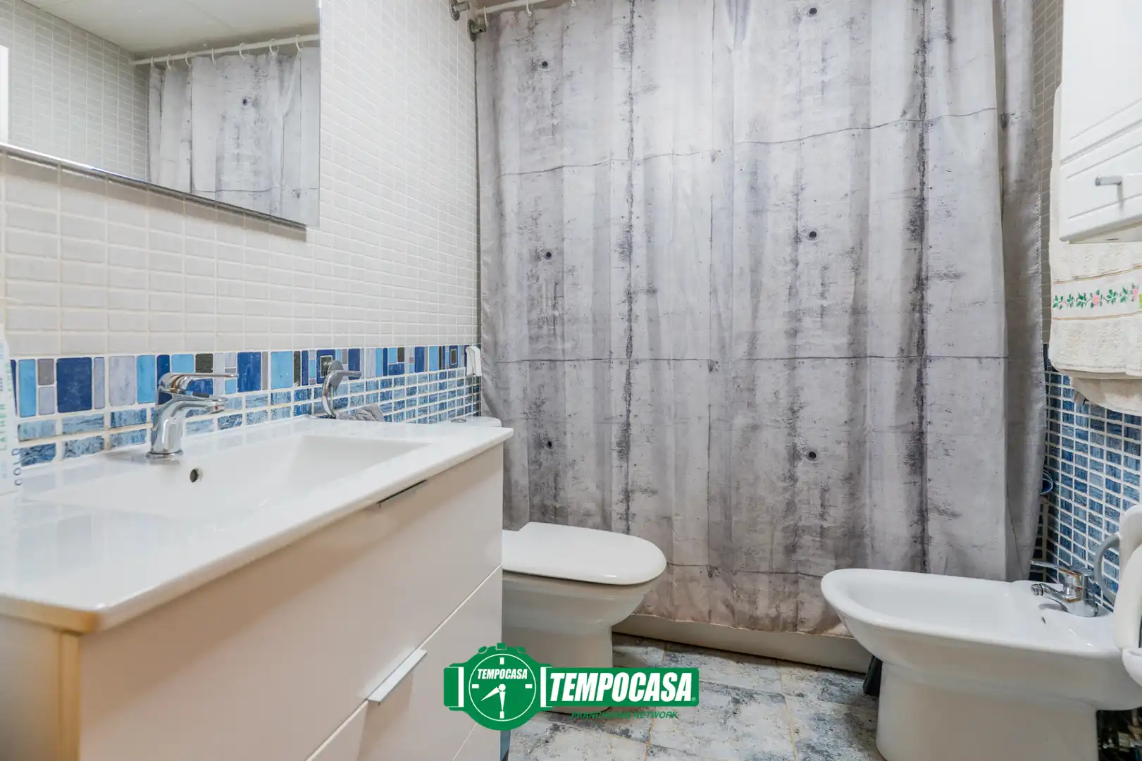 Bathroom of Flat for sale in Catarroja  with Air Conditioner, Heating and Balcony