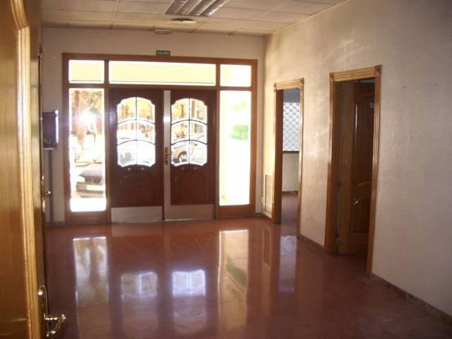 Local comercial en Alquiler en Reina Victoria - Miguel Hernández