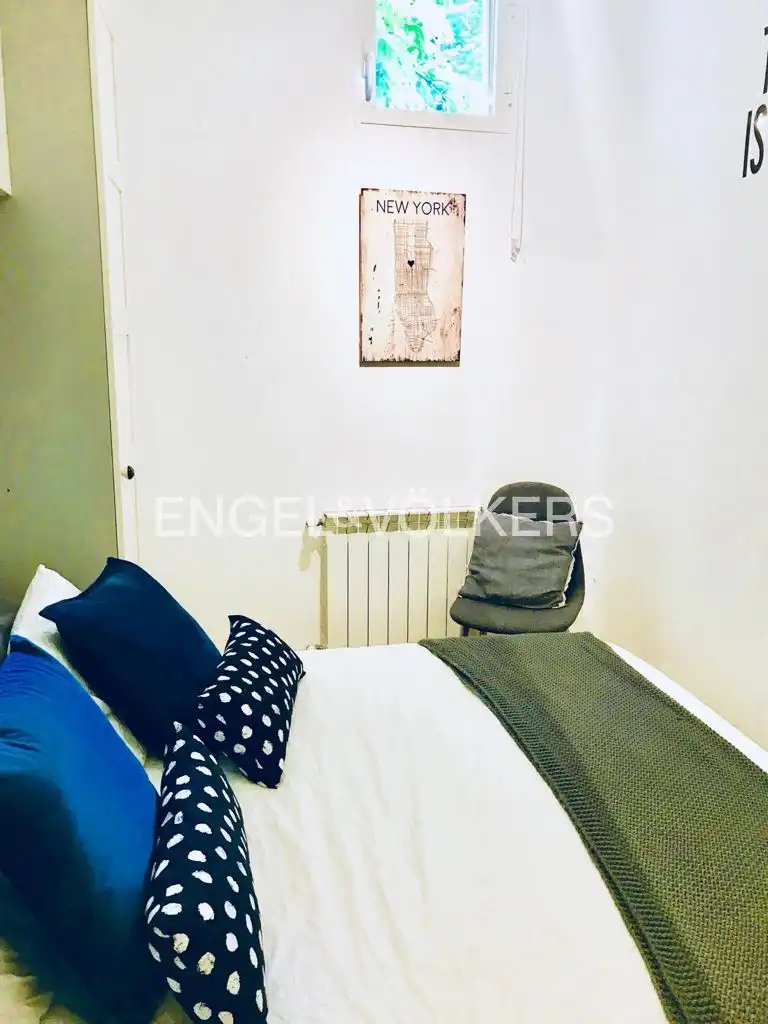 Dormitori de Pis de lloguer en Madrid amb Aire condicionat i Calefacció