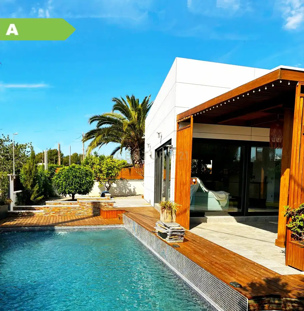 Casa o chalet en venta en Carrer Enric Granados, 15, Cubelles, Spain, -1, Mas Trader - Corral d'En Tort - Corral d'En Cona