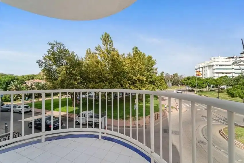 Apartment with pool for sale in Castillo Sohail - Myramar, imagen 3