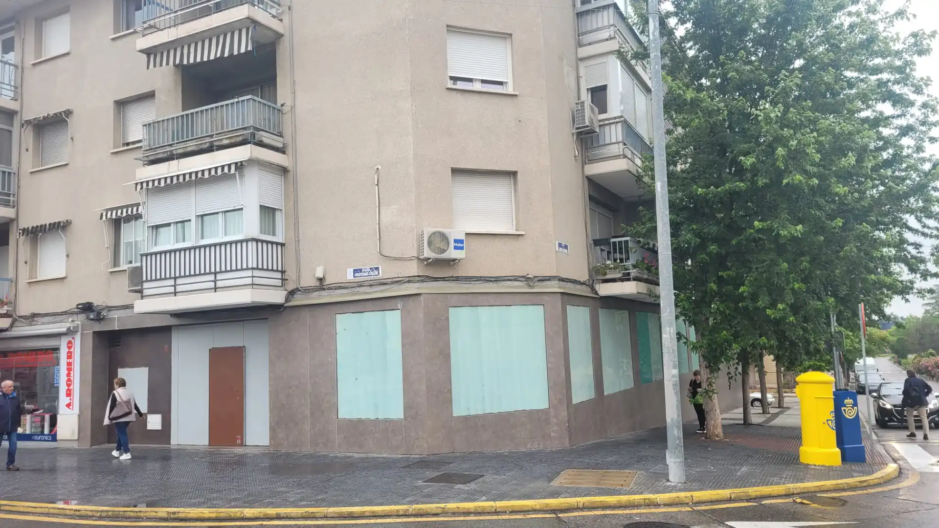 Local comercial de lloguer a Plaza Cristóbal Colón 1