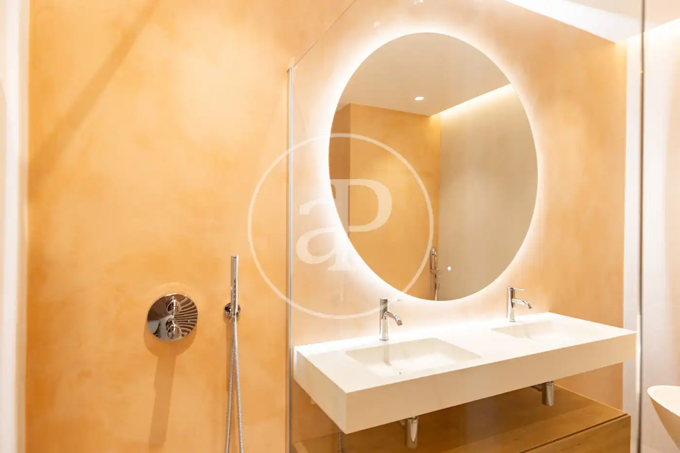 Badezimmer von Wohnung zum Verkauf in Barcelona mit Klimaanlage, Heizung und Terrasse