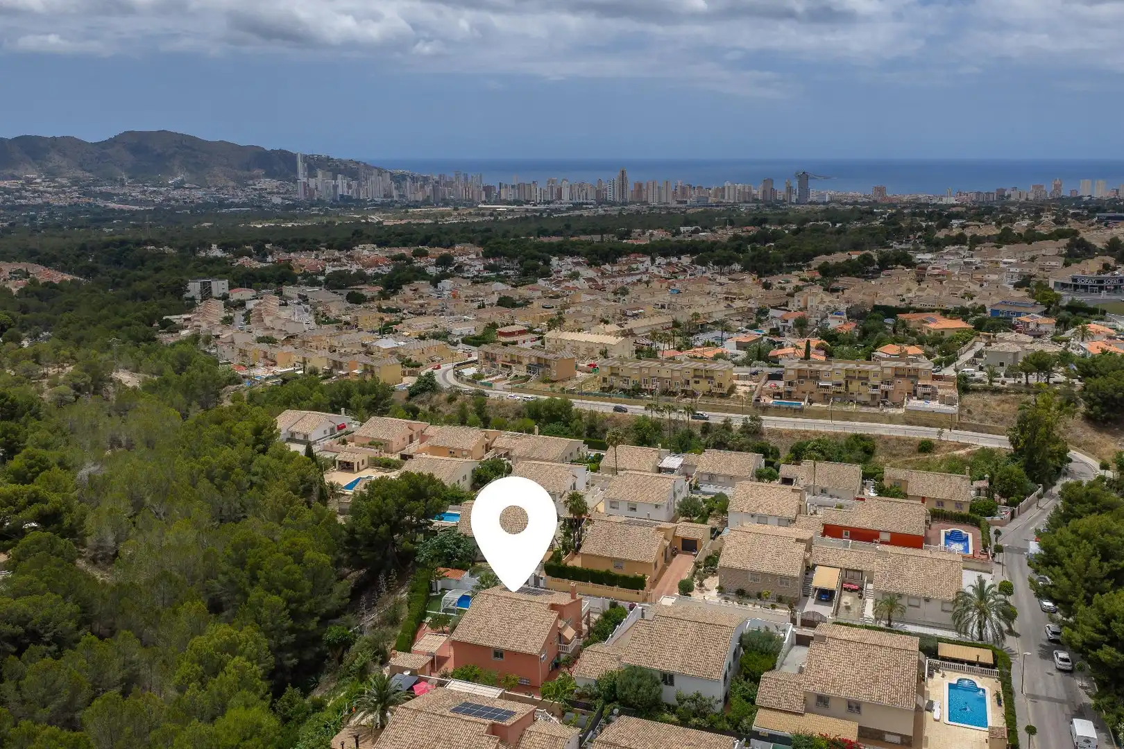Vista exterior de Casa o xalet en venda en La Nucia amb Calefacció, Jardí privat i Terrassa