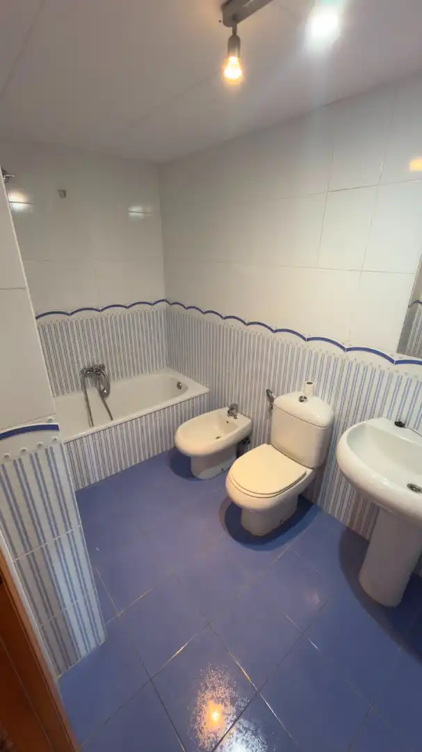 Bathroom of Flat for rent in Burjassot  with Furnished, Oven and Washing machine