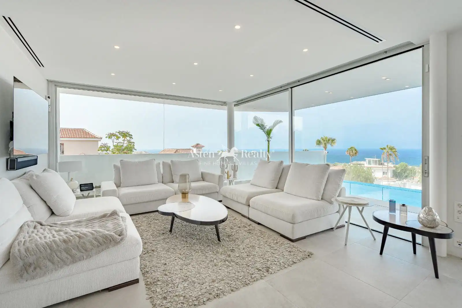Living room of Houses for sale in Adeje  with Air Conditioner, Terrace and Swimming Pool