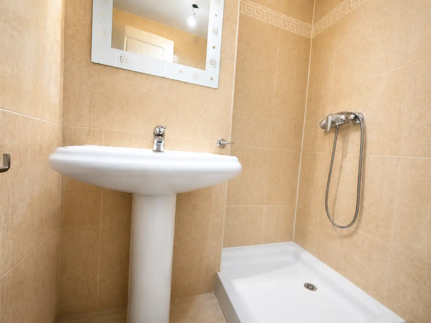 Bathroom of Apartments for sale in Marbella  with Air Conditioner, Terrace and Swimming Pool
