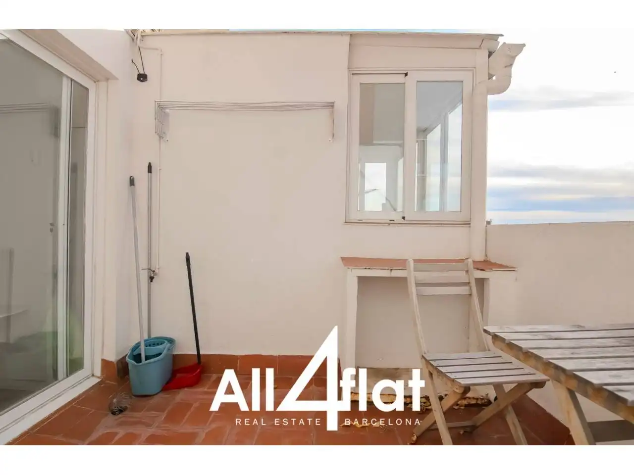 Terrasse von Dachboden zur Miete in Barcelona mit Klimaanlage, Heizung und Parkett