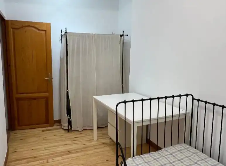 Habitación de Piso de alquiler en Valencia con Trastero, Amueblado y Balcón