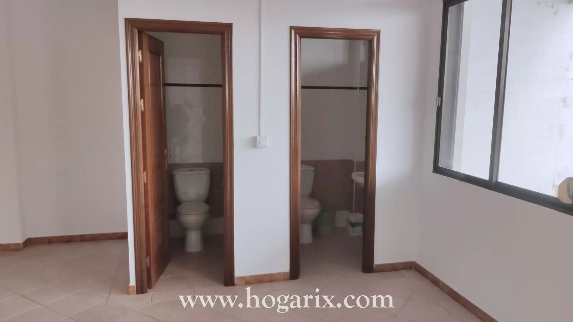 Bathroom of Commercial properties for sale in Villanueva de los Castillejos