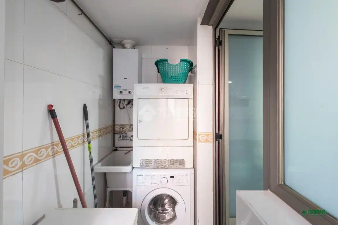 Baño de Piso en venta en Almería con Terraza, Trastero y Piscina comunitaria
