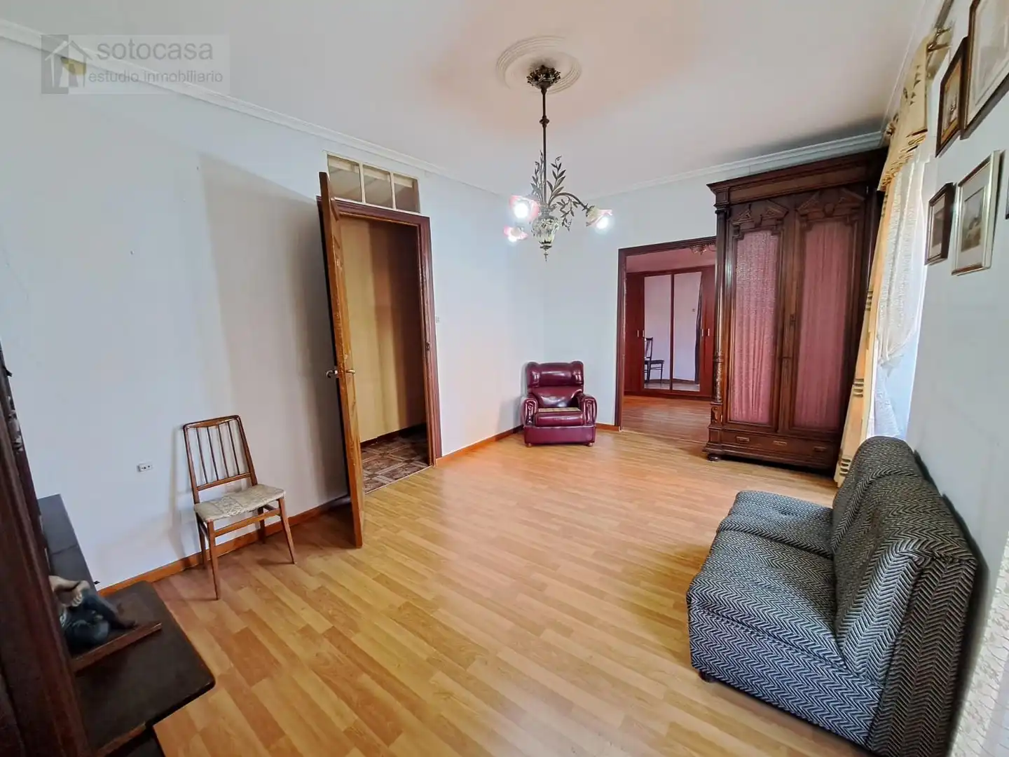 Sala d'estar de Pis en venda en Valladolid amb Calefacció i Moblat