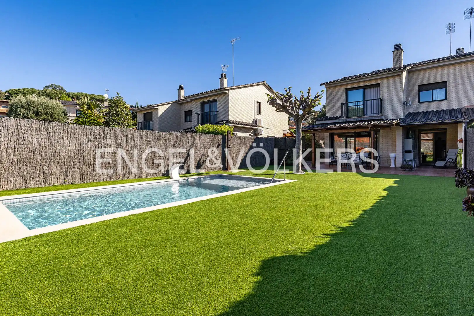 Vista exterior de Casa o chalet de alquiler en Sant Vicenç de Montalt con Calefacción, Jardín privado y Piscina