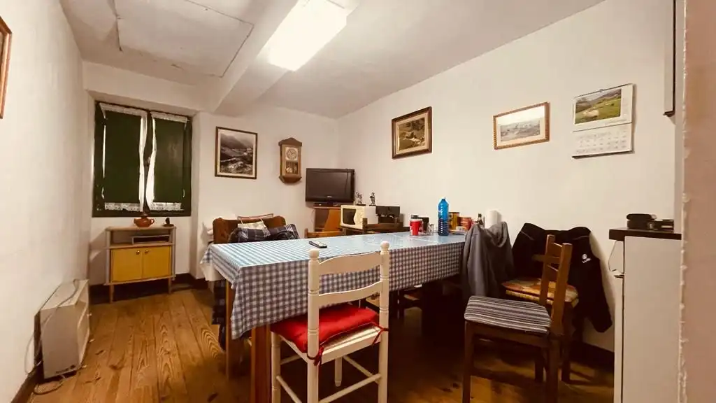 Esszimmer von Einfamilien-Reihenhaus zum Verkauf in Elduain mit Abstellraum