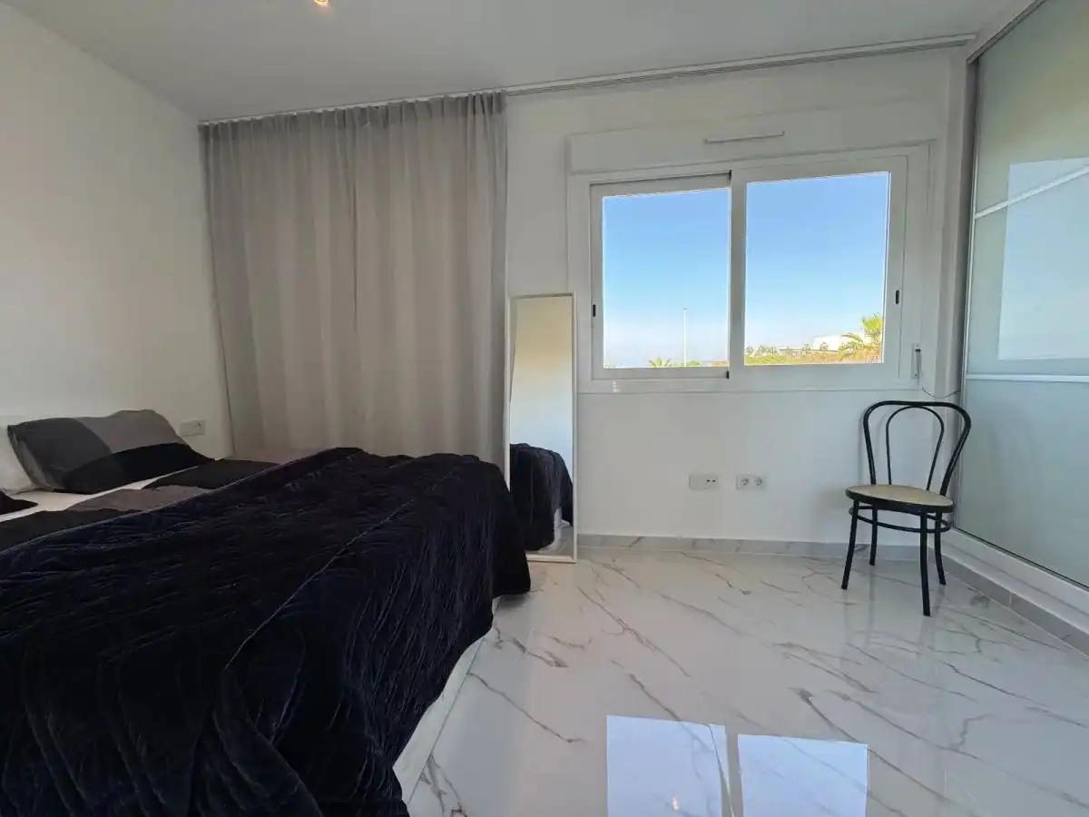 Habitación de Casa adosada en venta en Torrevieja con Aire acondicionado, Jardín privado y Amueblado