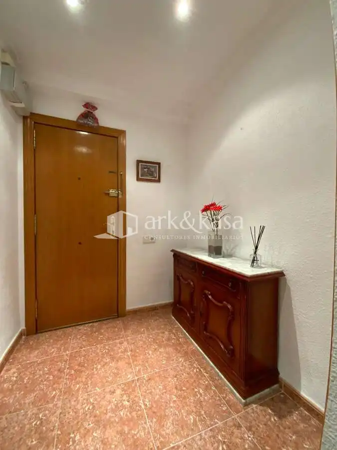 Wohnung zur Miete in Valencia mit Klimaanlage, Abstellraum und Möbliert