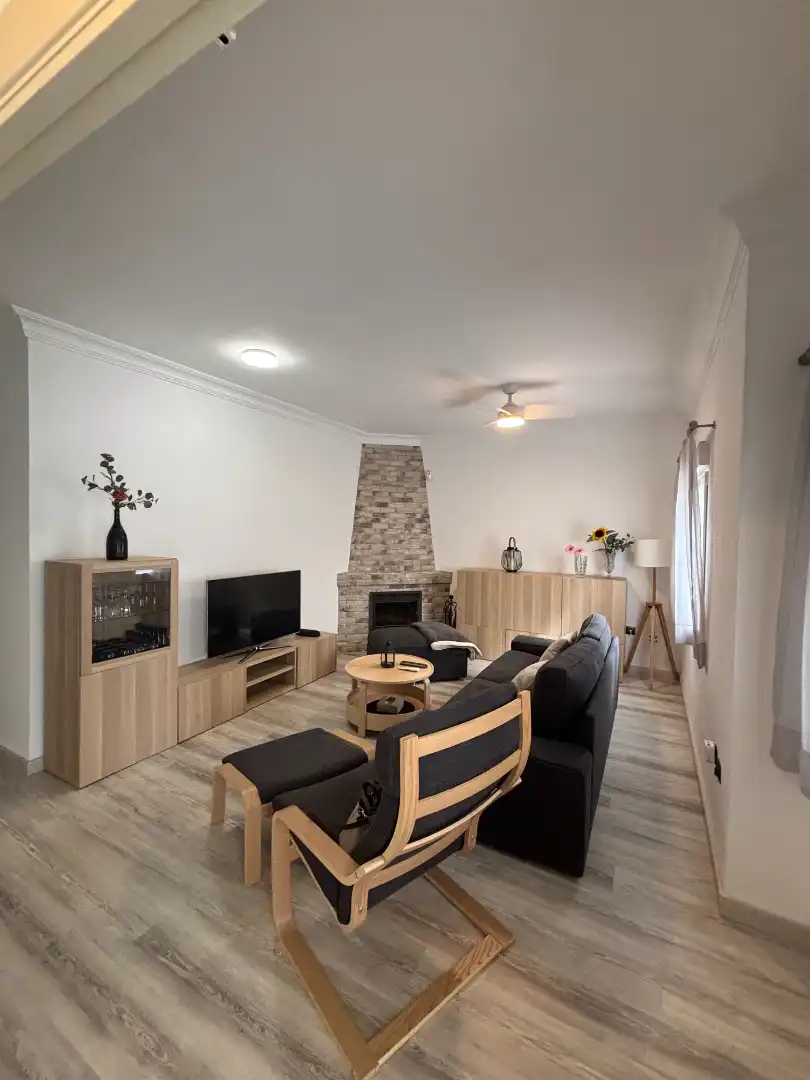Sala de estar de Casa adosada en venta en Mairena del Aljarafe con Jardín privado, Parquet y Terraza