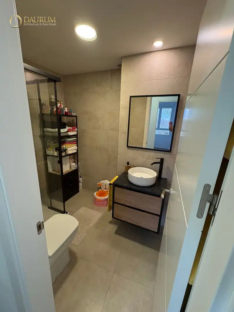 Bathroom of Flat for sale in Madrid  with Heating, Terrace and Storage room