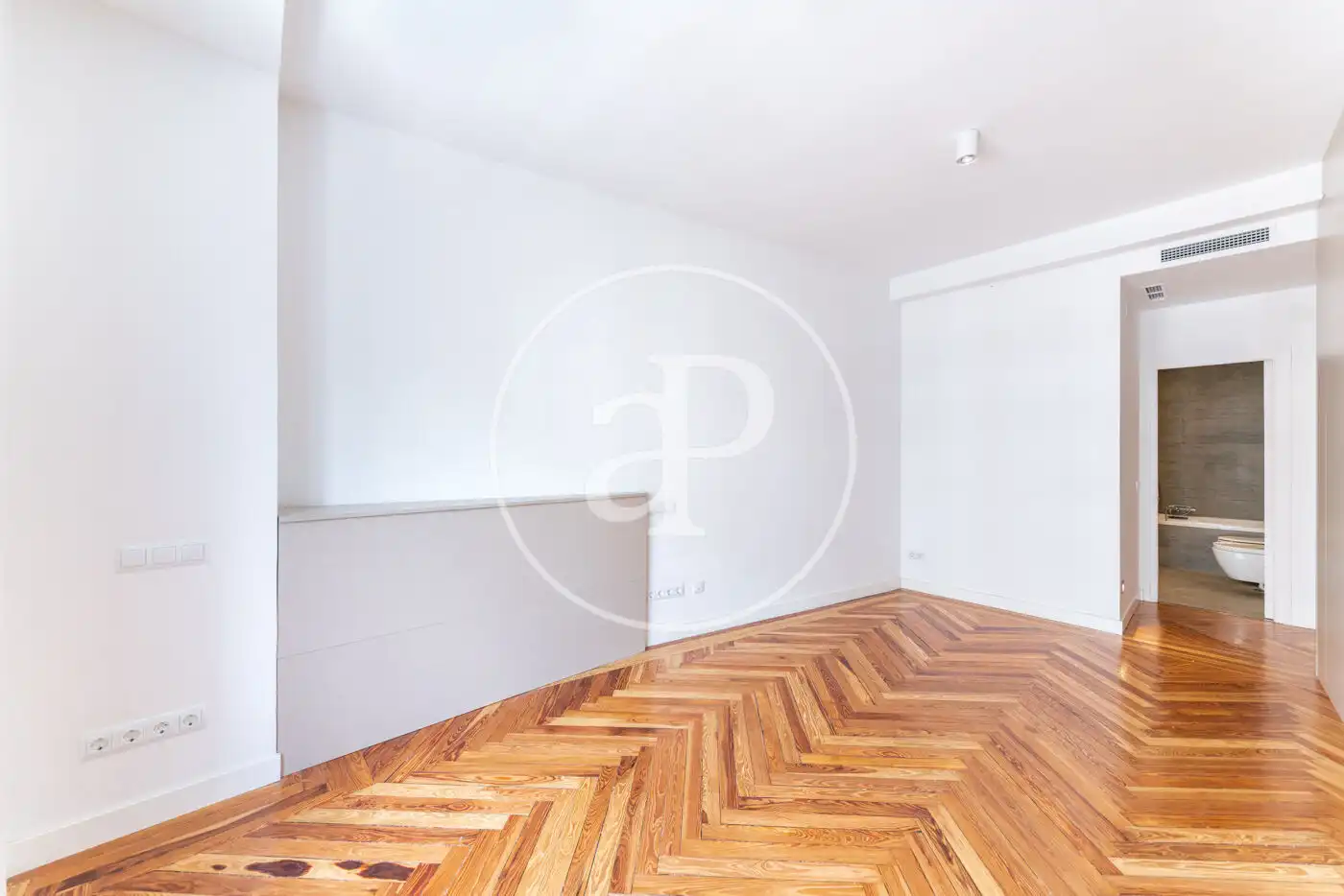 Flat for rent in Madrid  with Air Conditioner and Heating
