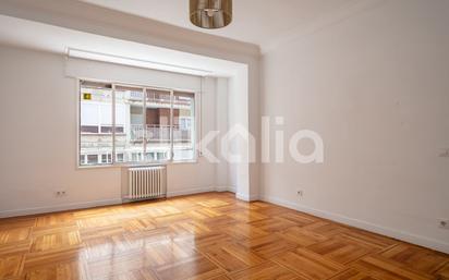 Living room of Flat for sale in  Madrid Capital  with Air Conditioner, Heating and Terrace