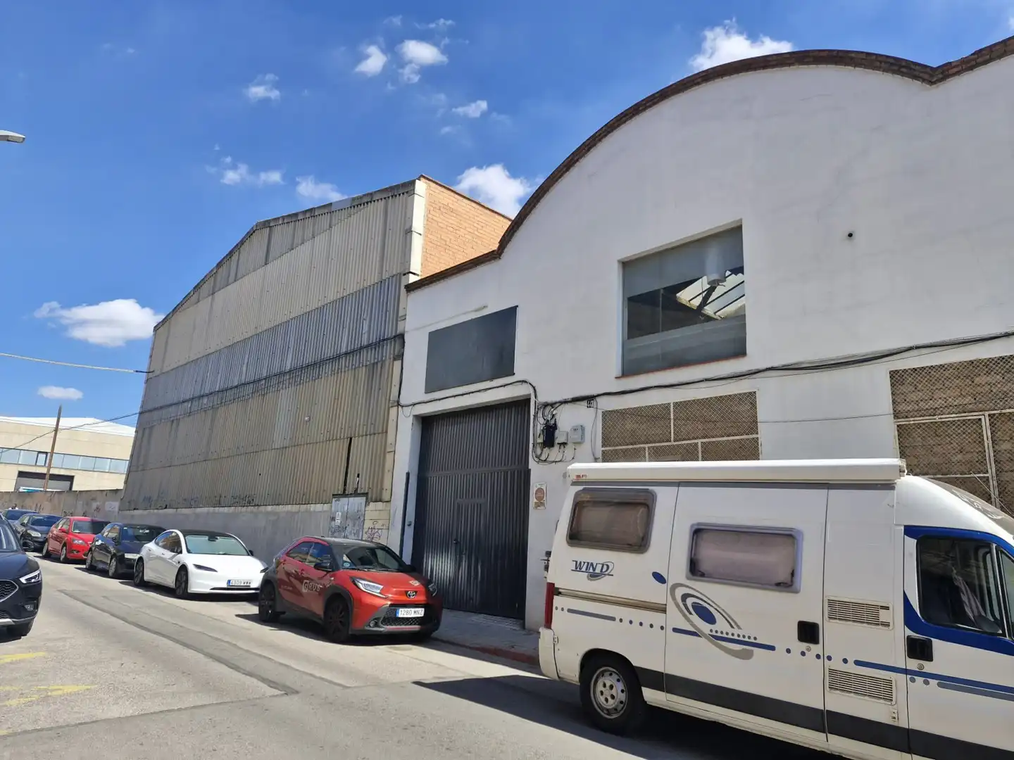 Außenansicht von Fabrikhallen zur Miete in Sabadell