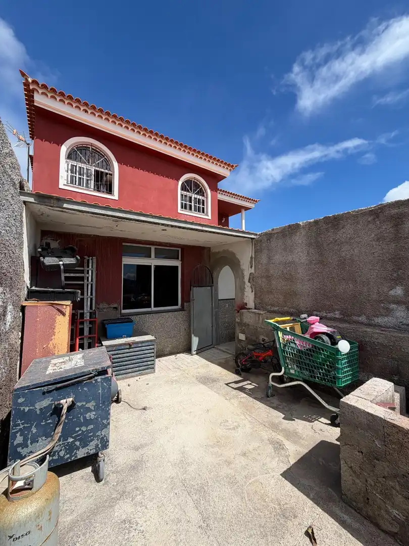Vista exterior de Casa o xalet en venda en Candelaria amb Jardí privat, Terrassa i Balcó