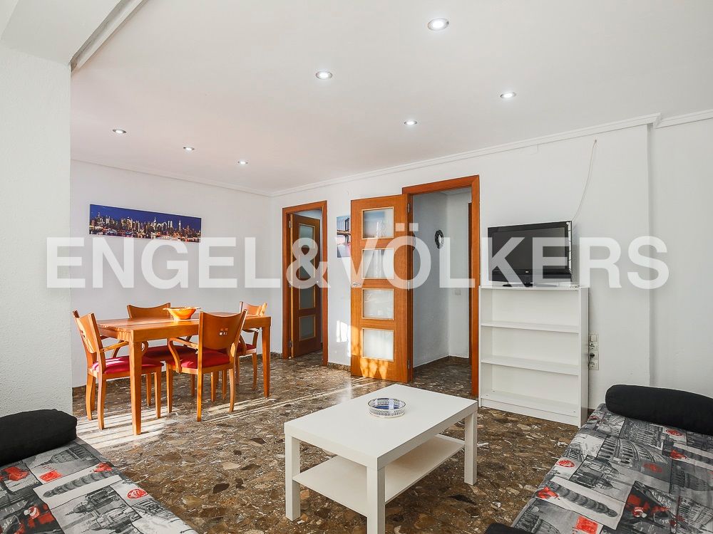 Exterior view of Apartment to rent in  Valencia Capital  with Air Conditioner and Heating